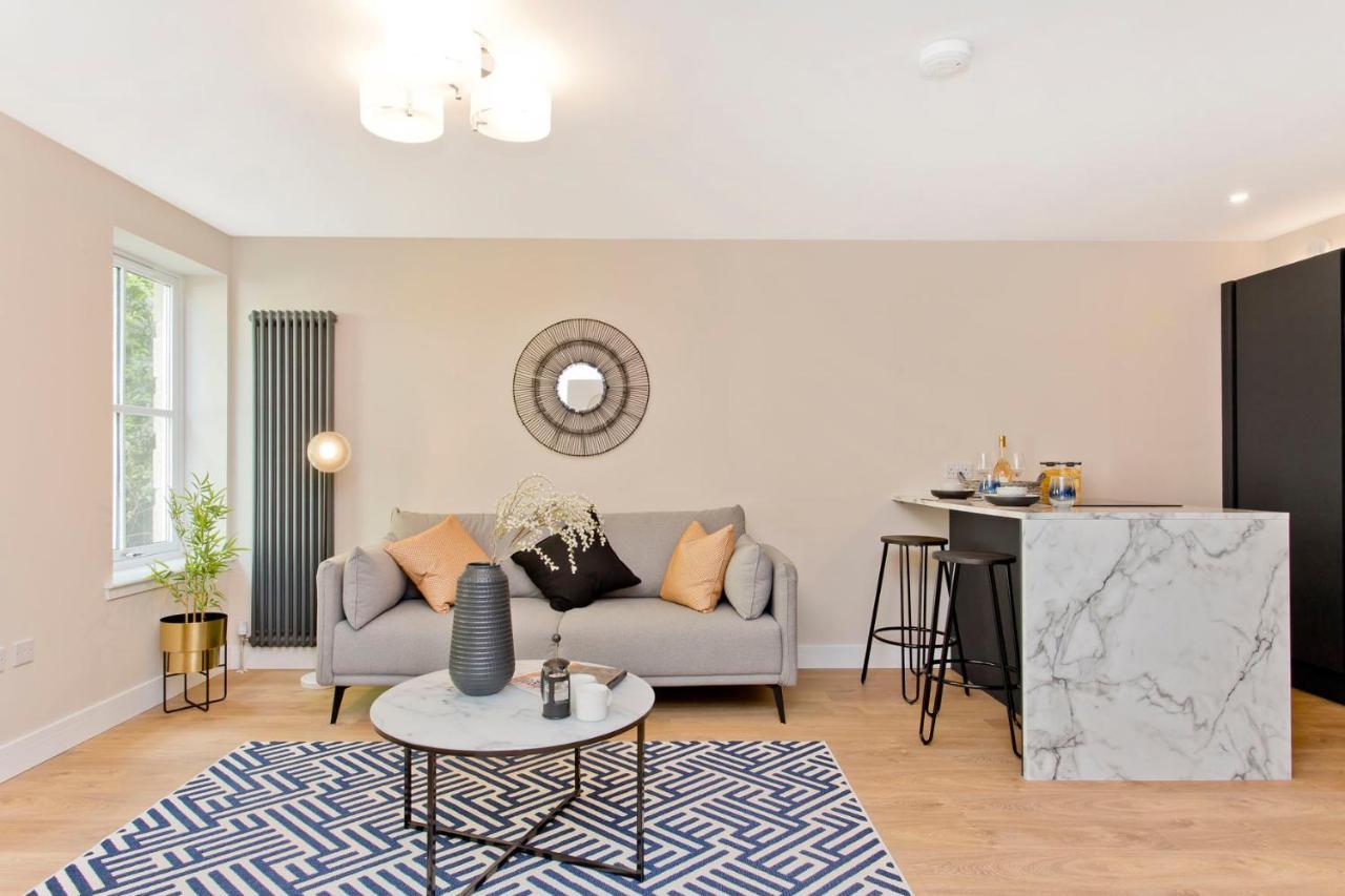 Apartment Modern Centre 2 Bedroom 2 Bathroom Apartments, Main Door Ground With Private Parking Edinburgh