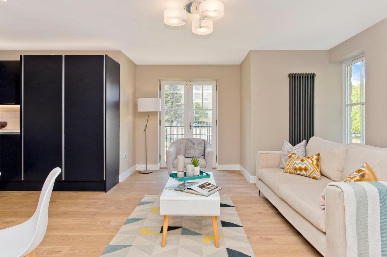 Modern Centre 2 Bedroom 2 Bathroom Apartments, Main Door Ground With Private Parking Apartment