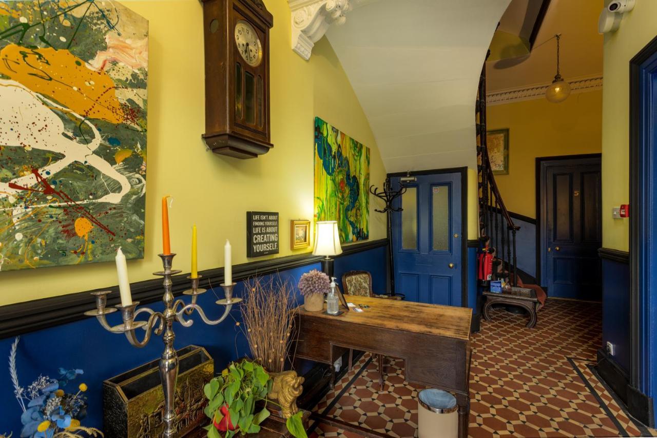 Guest house New Town (adults Only)