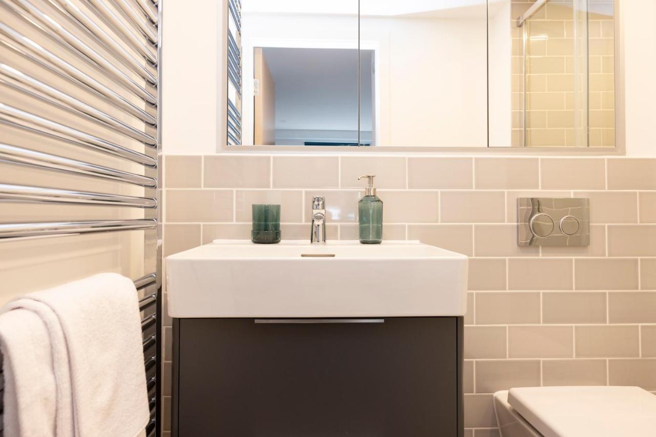 Modern 3-storey 3-bedroom Edinburgh
