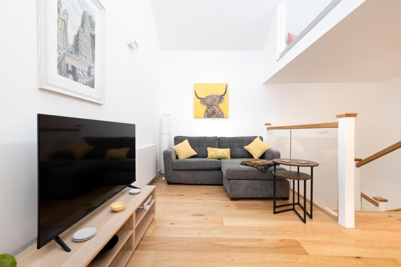 Modern 3-storey 3-bedroom