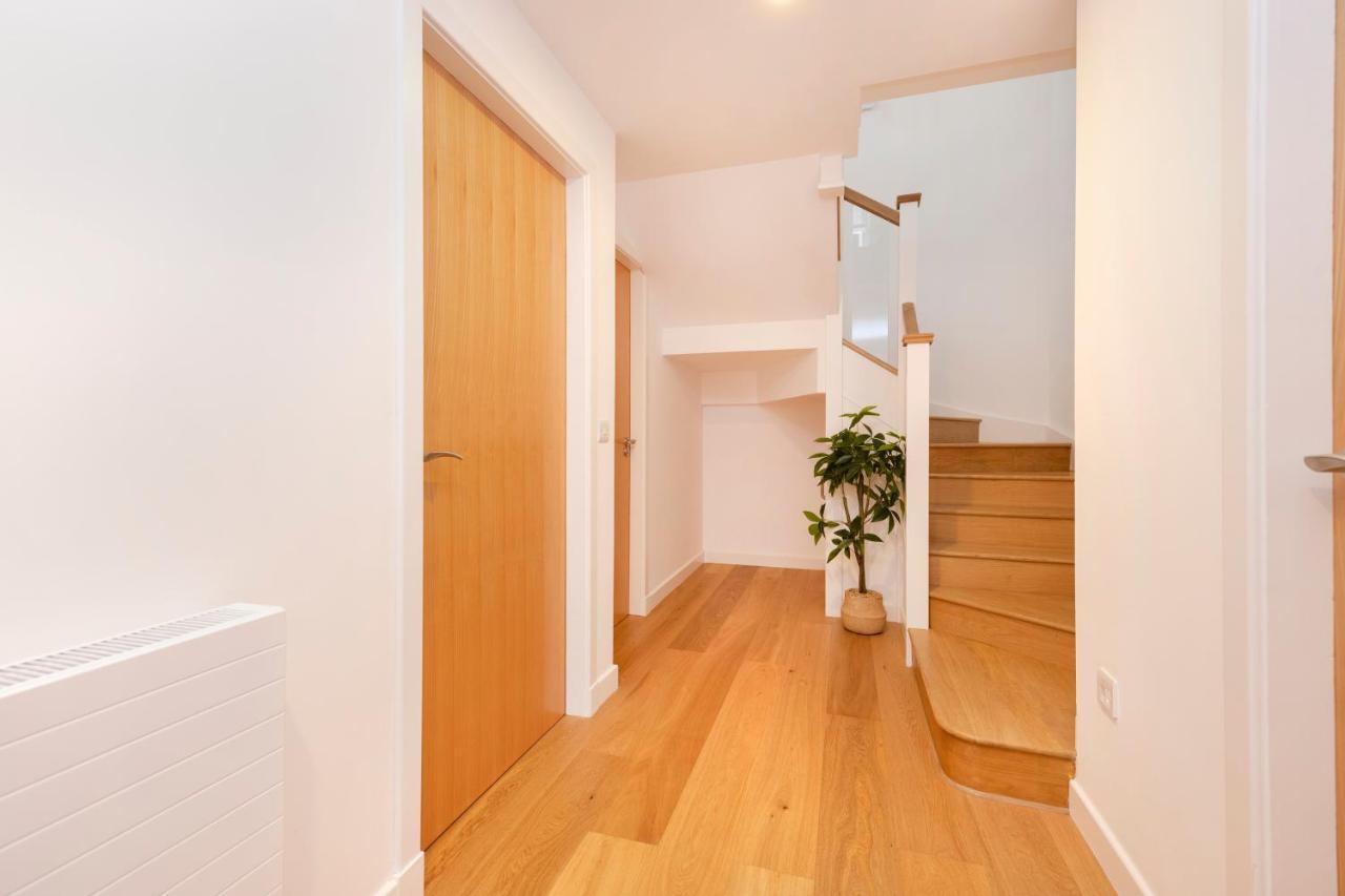 Modern 3-storey 3-bedroom Edinburgh