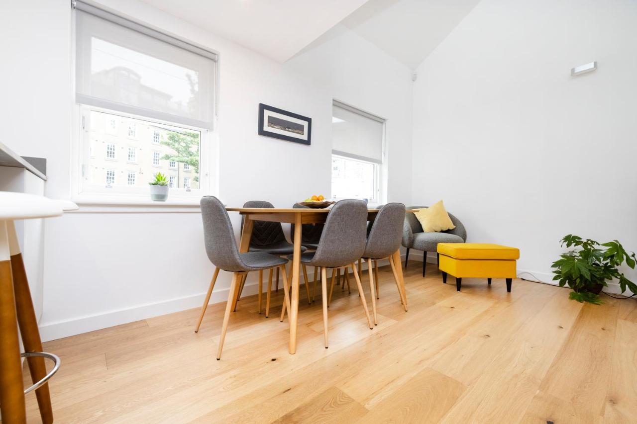 Apartment Modern 3-storey 3-bedroom Edinburgh