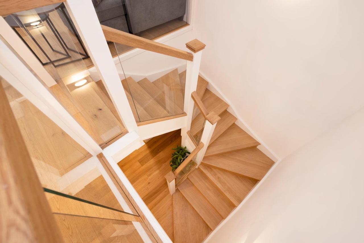 Modern 3-storey 3-bedroom Apartment *