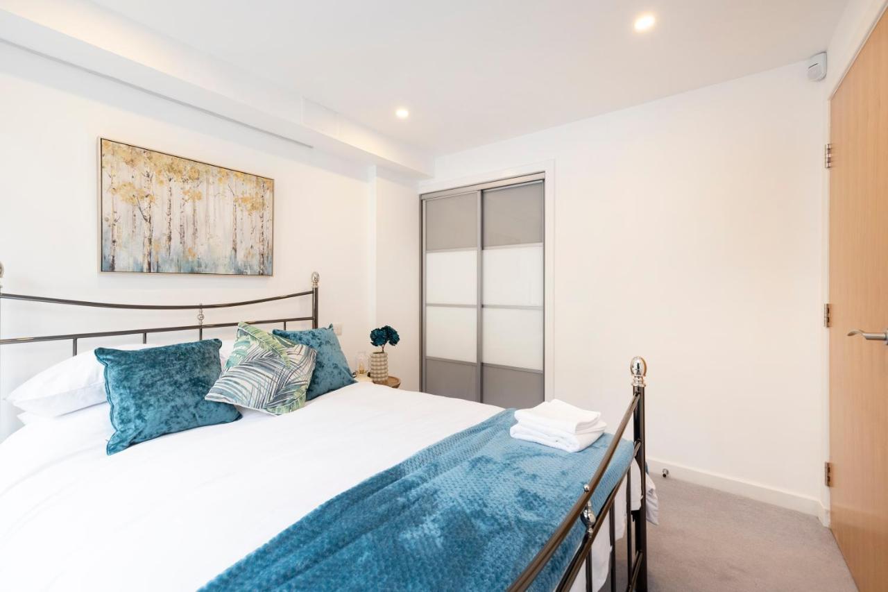 Modern 3-storey 3-bedroom Apartment *