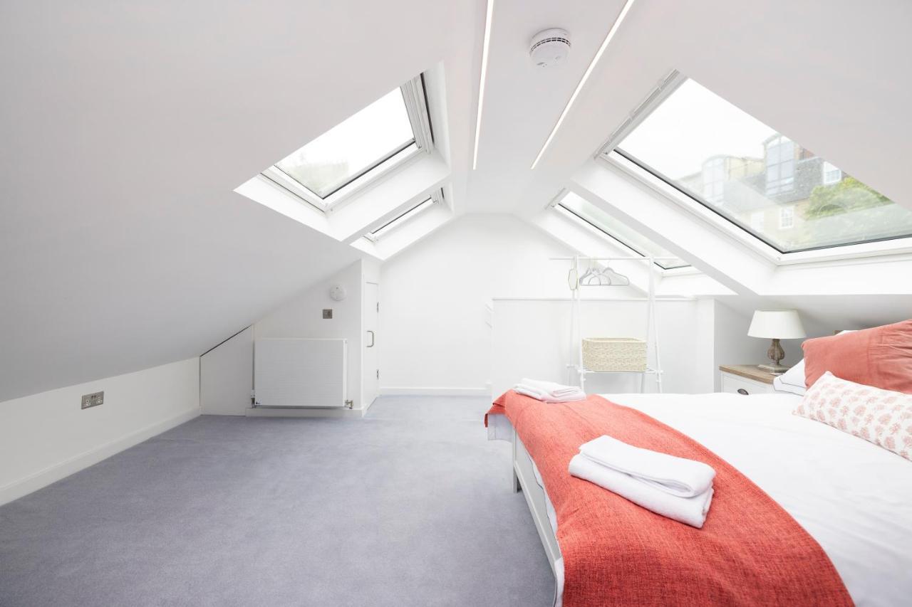 Modern 3-storey 3-bedroom Apartment