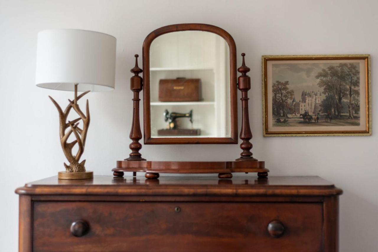 Luxury 3 Bedroom On Edinburgh's Royal Mile Apartment Edinburgh