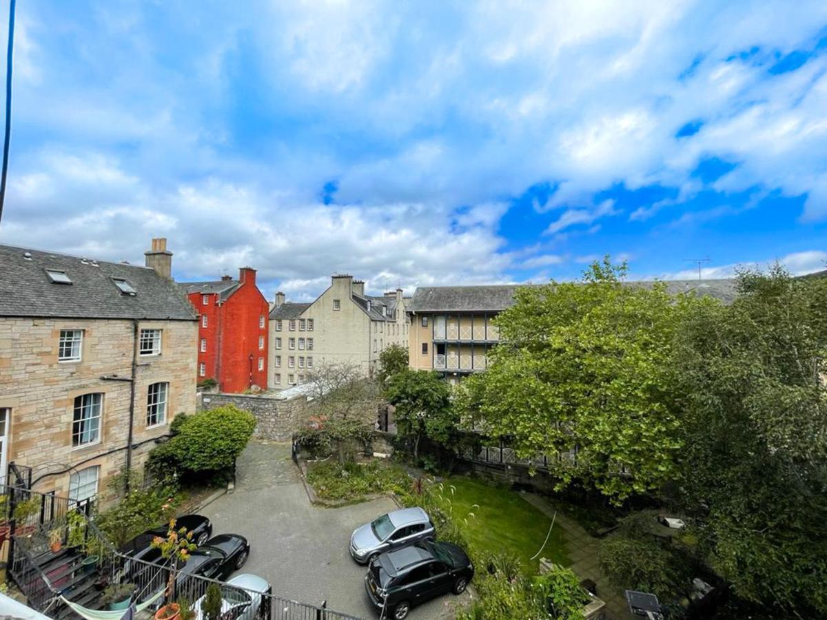 Charming 3 Bed In Old Town Apartment Edinburgh