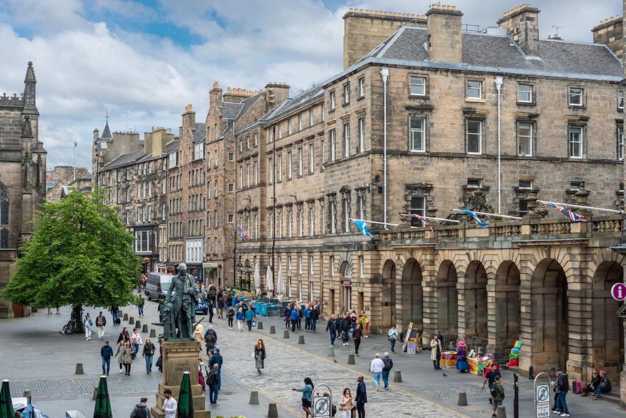 Luxury 3 Bedroom On Edinburgh's Royal Mile Apartment *