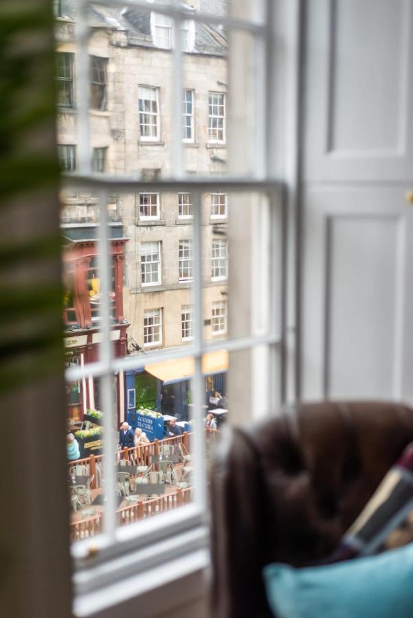 Luxury 3 Bedroom On Edinburgh's Royal Mile *