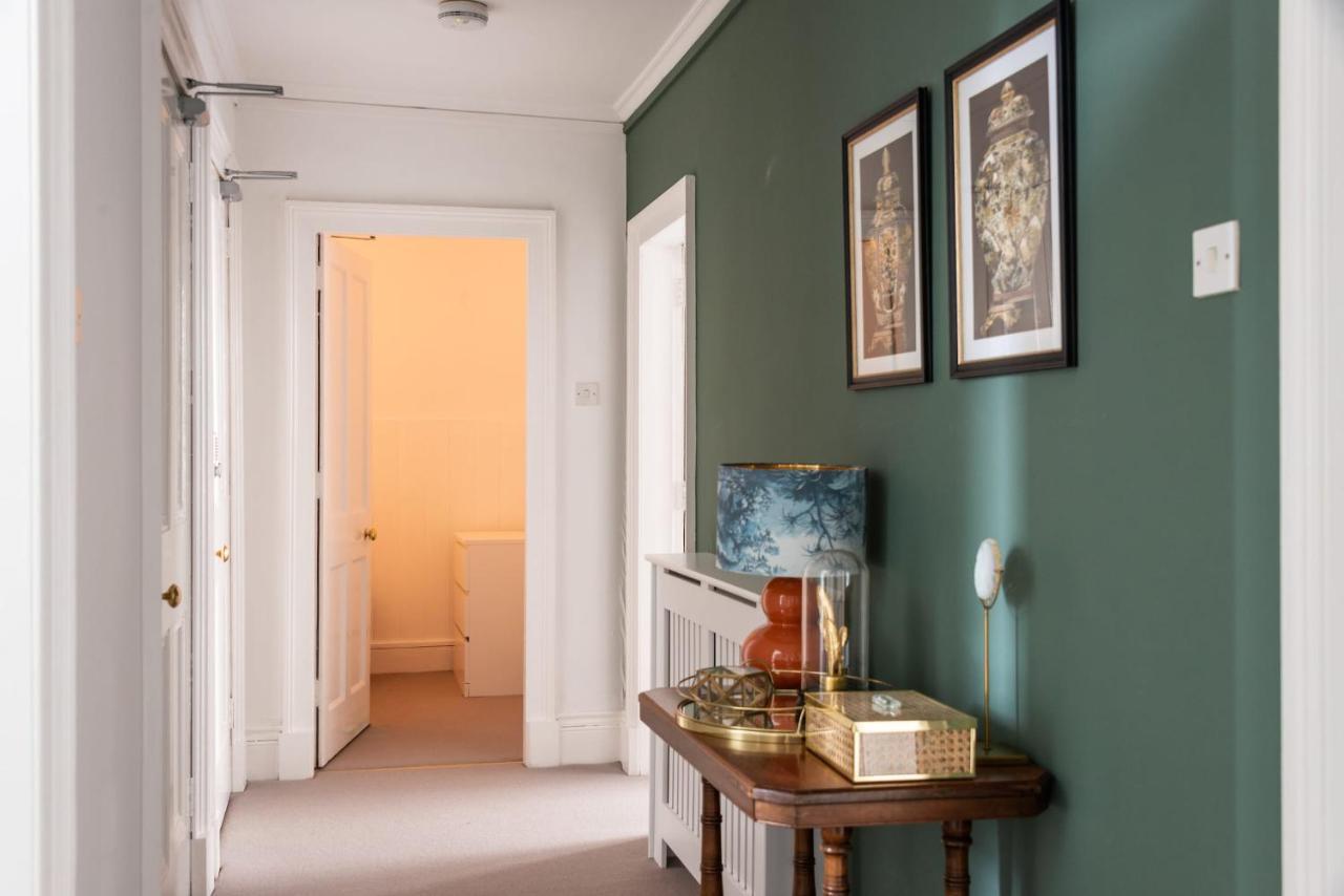 Luxury 3 Bedroom On Edinburgh's Royal Mile Edinburgh