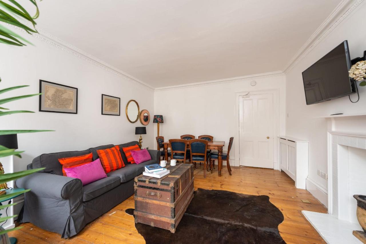 Luxury 3 Bedroom On Edinburgh's Royal Mile *