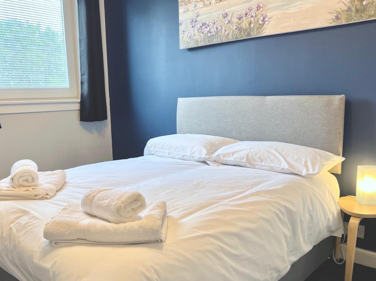 Roost Hill - Free Parking Zone Guest house *