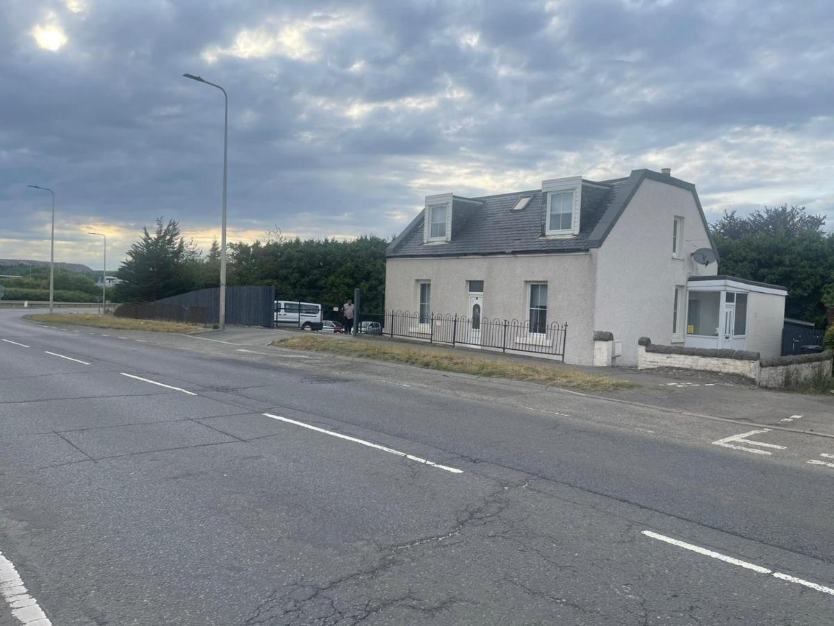 Holiday home 4 Bed Near Airport Edinburgh