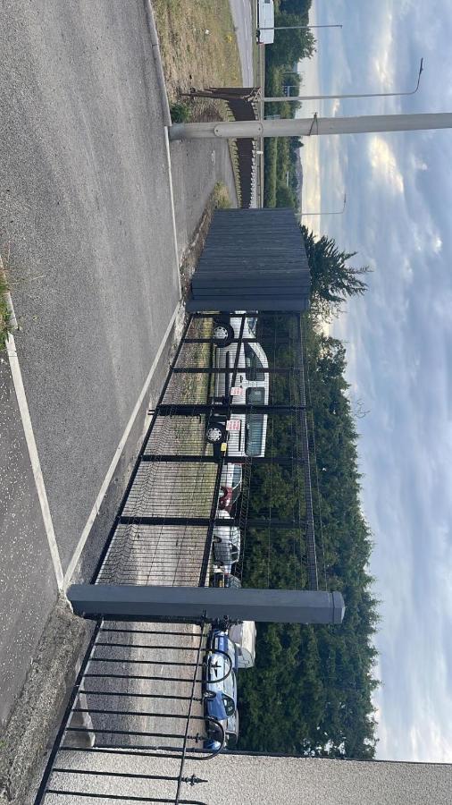 4 Bed Near Airport * Edinburgh