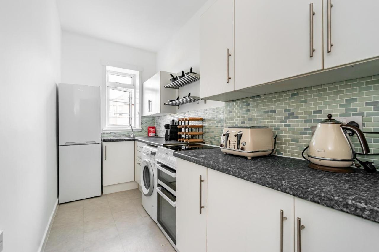 The Amazing Learmonth Court Near Stockbridge 3 Bedrooms EDI