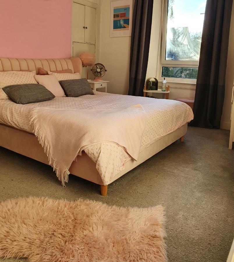 Apartment The Flat With The Pink Door