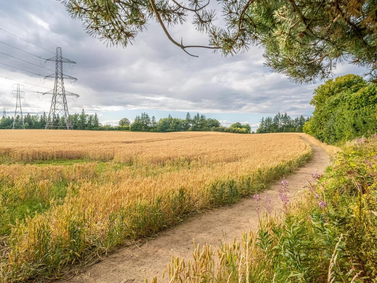 Newly Furnished 2bed Flat With Peaceful Views *