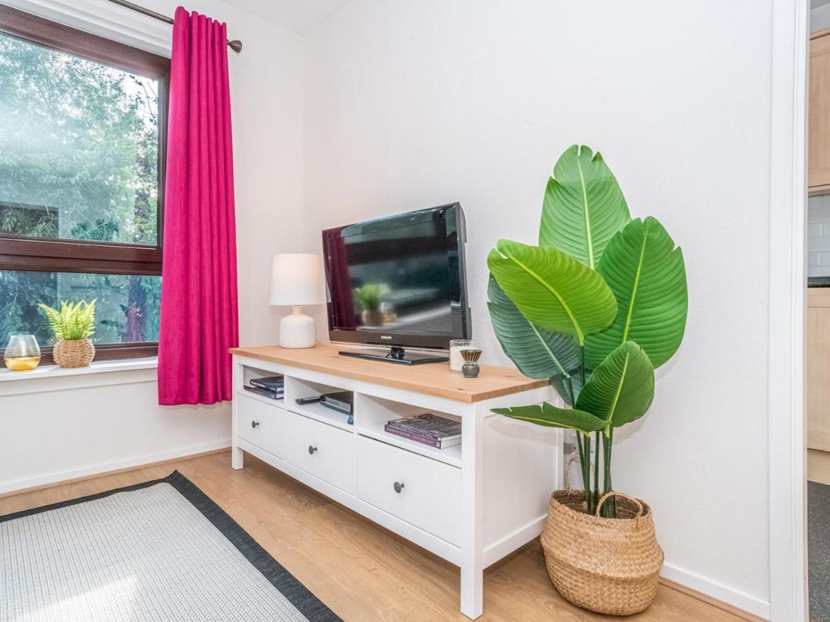 Newly Furnished 2bed Flat With Peaceful Views * Edinburgh