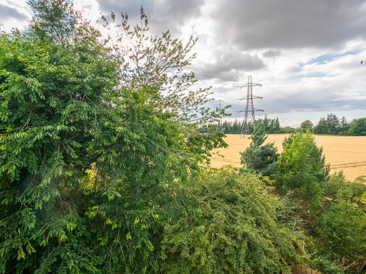 Newly Furnished 2bed Flat With Peaceful Views *