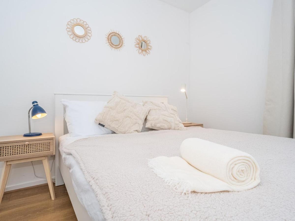 Newly Furnished 2bed Flat With Peaceful Views *