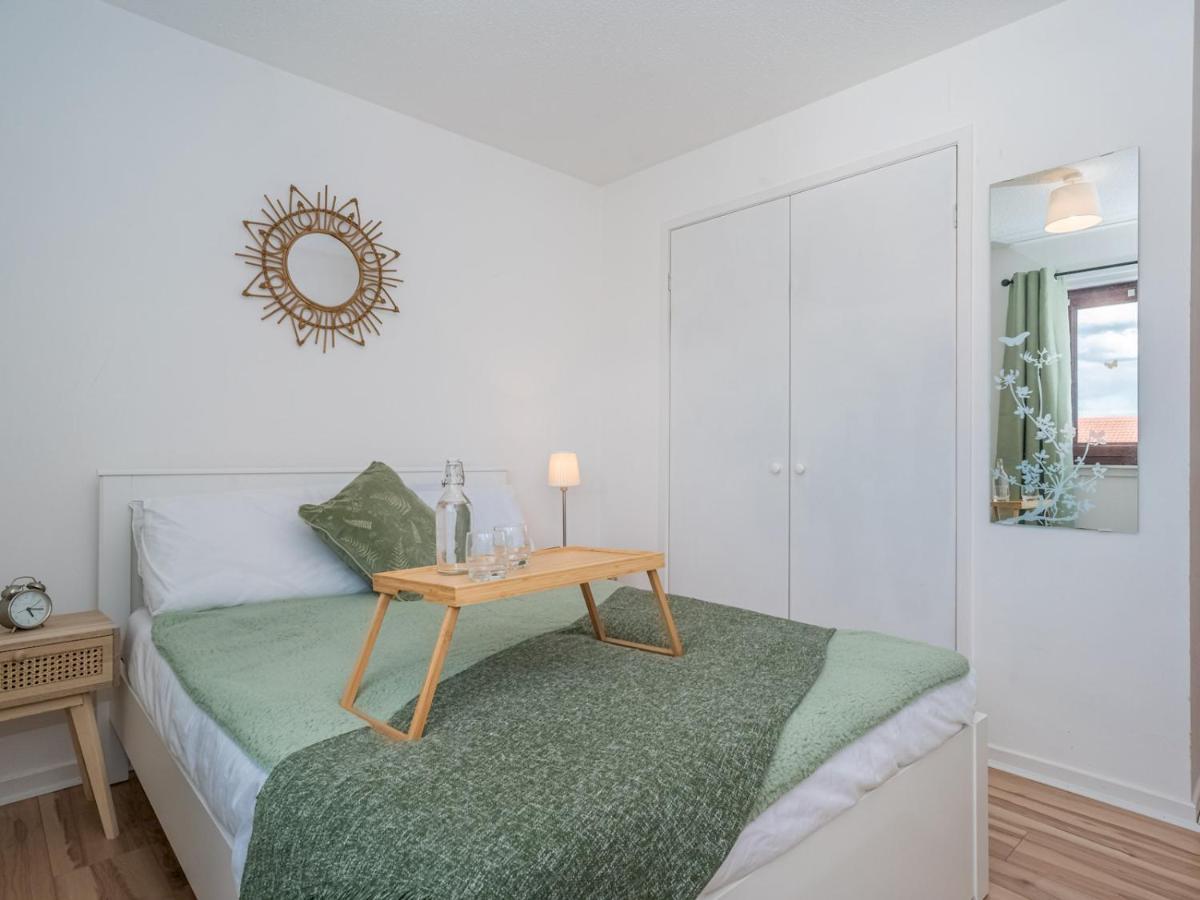Newly Furnished 2bed Flat With Peaceful Views Edinburgh