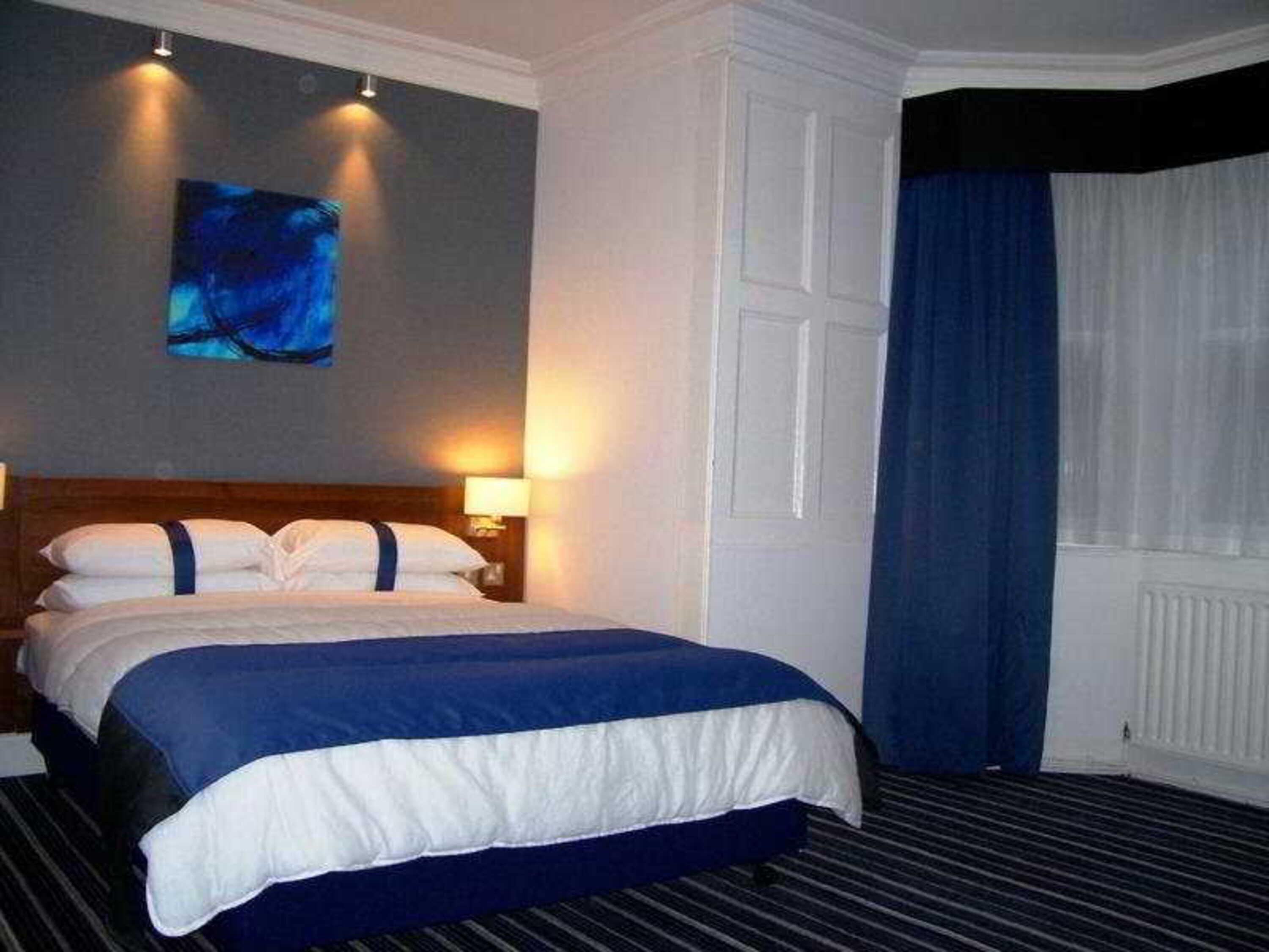 Hotel Piries Edinburgh