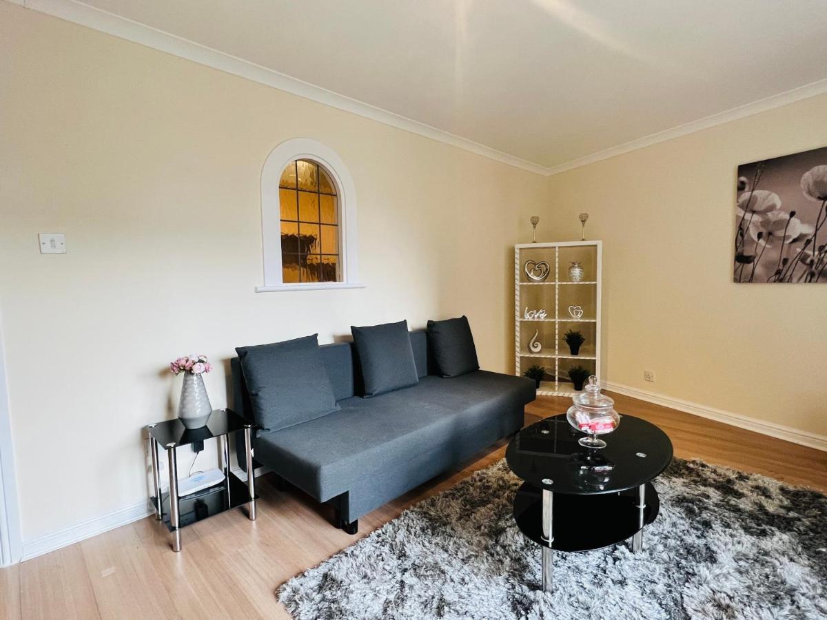 Stunning 2-bed In Free Parking *