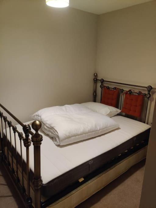 Next To The Palace And Royal Mile With Parking Apartment EDI