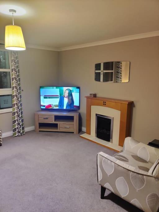 Next To The Palace And Royal Mile With Parking Apartment EDI