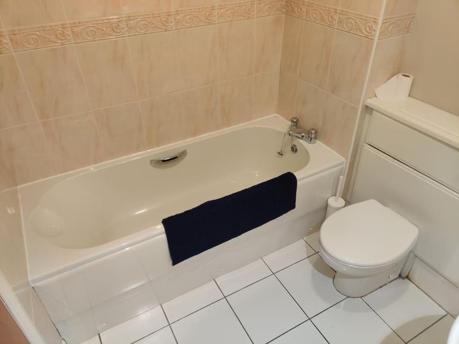 Apartment Next To The Palace And Royal Mile With Parking EDI