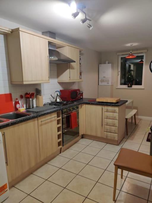Apartment Next To The Palace And Royal Mile With Parking EDI