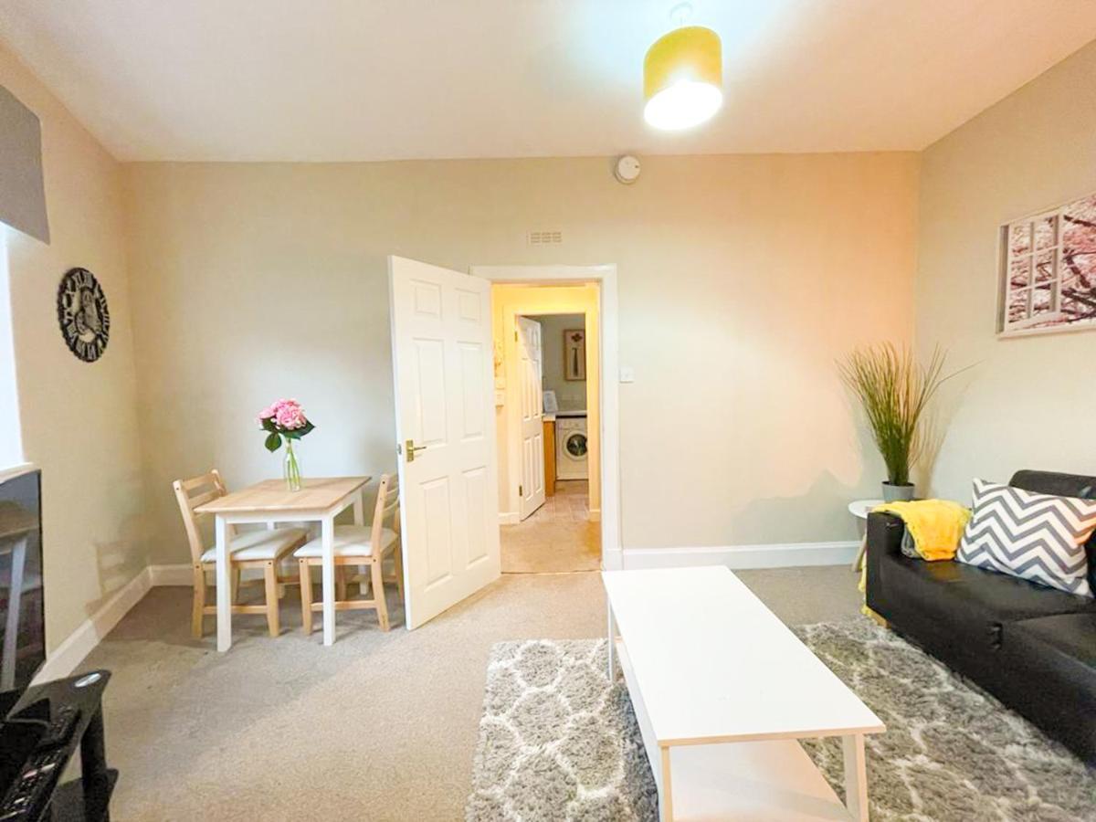 Quaint & Peaceful 1 Bed Mews Apt, West End *