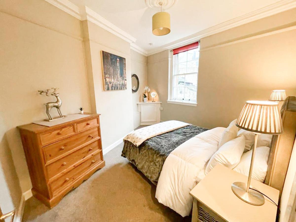 Quaint & Peaceful 1 Bed Mews Apt, West End Apartment Edinburgh