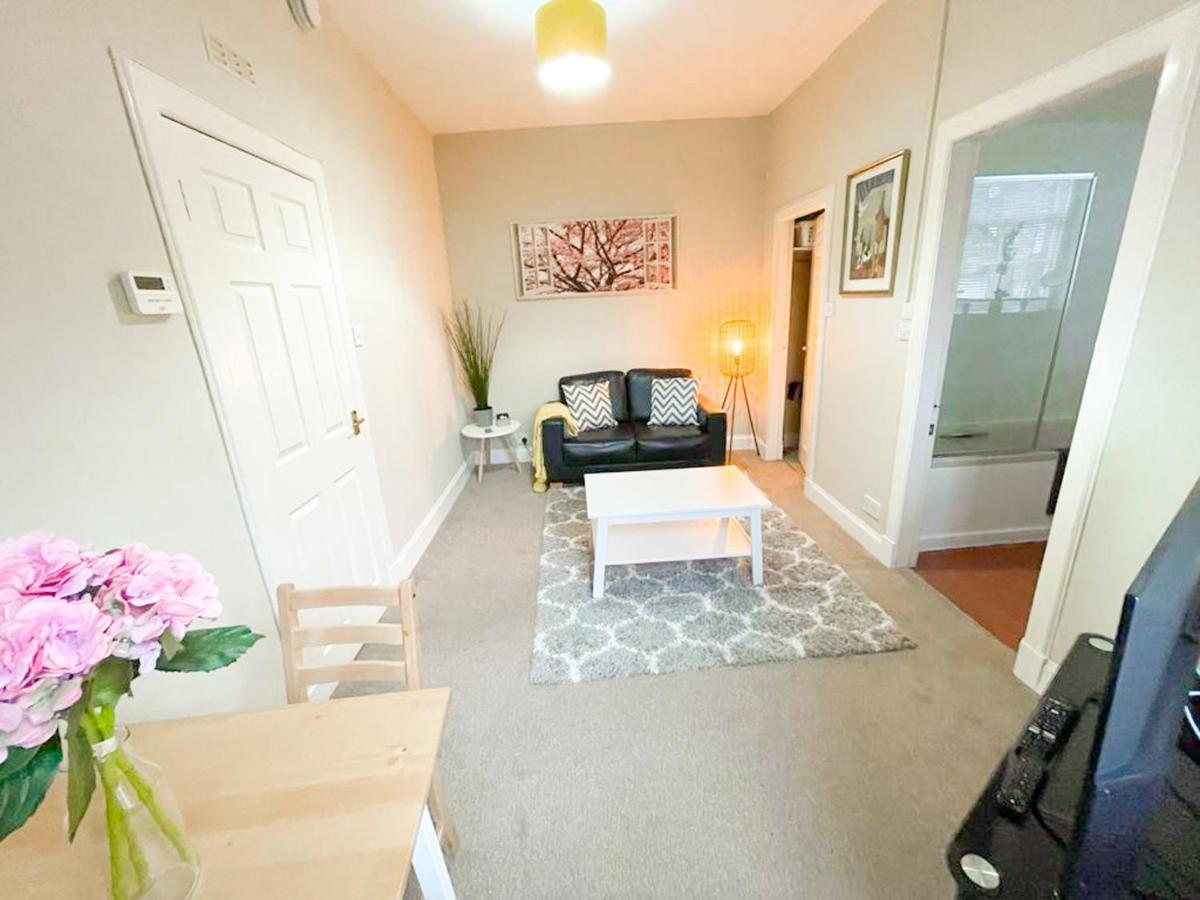 Quaint & Peaceful 1 Bed Mews Apt, West End Apartment Edinburgh