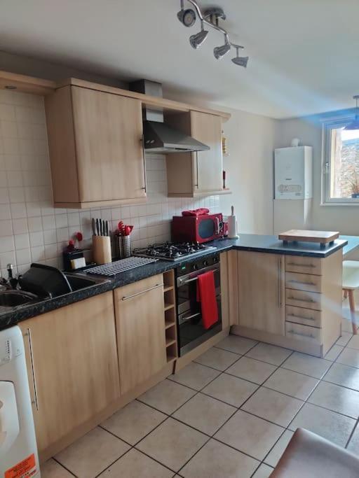 Next To The Palace And Royal Mile With Parking EDI