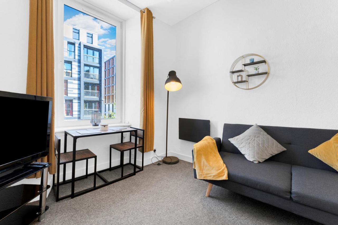 Modern & Spacious 1 Bedroom - Close To Centre - Sleeps Up To 3 Guests