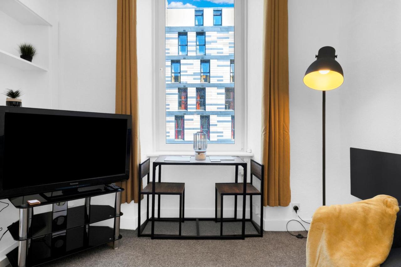 Apartment Modern & Spacious 1 Bedroom - Close To Centre - Sleeps Up To 3 Guests EDI