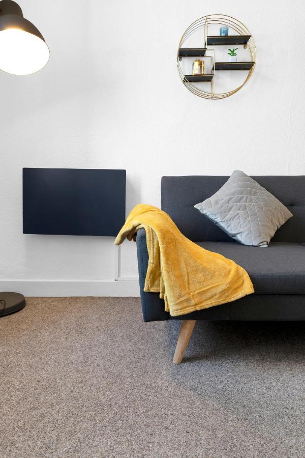 Modern & Spacious 1 Bedroom - Close To Centre - Sleeps Up To 3 Guests EDI