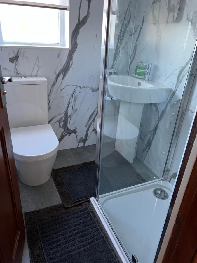 4 Bed Near Airport Ferienhaus EDI