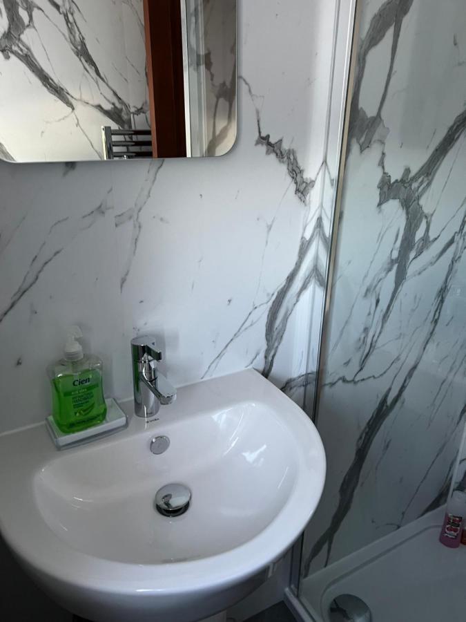 Ferienhaus 4 Bed Near Airport