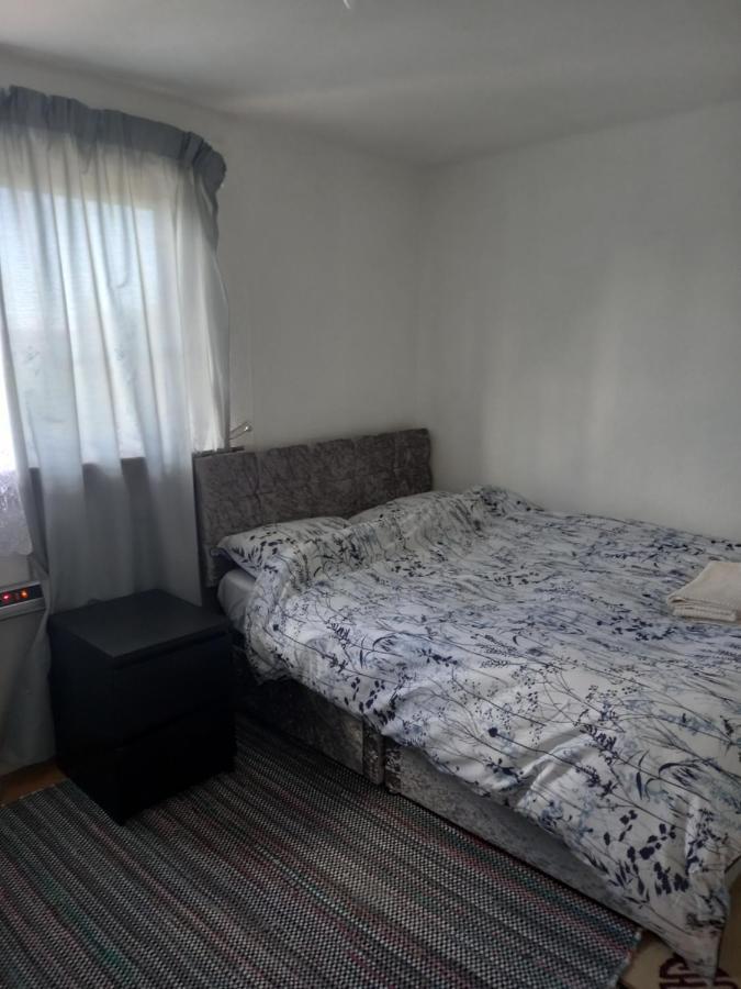 White House In Edinburgh, 2 Bedroom Good Location Apartment