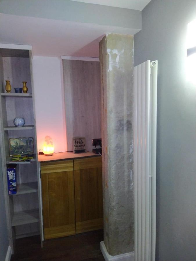 Lovely 2 Bedroom B-listed Converted Whisky Bond Apartment