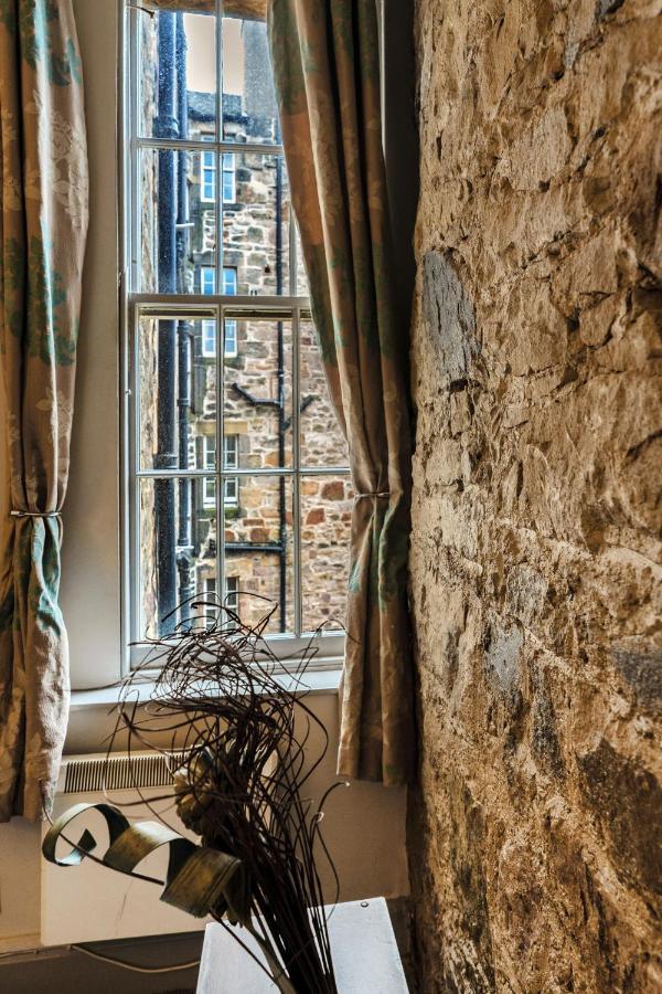 Unique 2 Bedroom Castle - Near Castle & Royal Mile Edinburgh