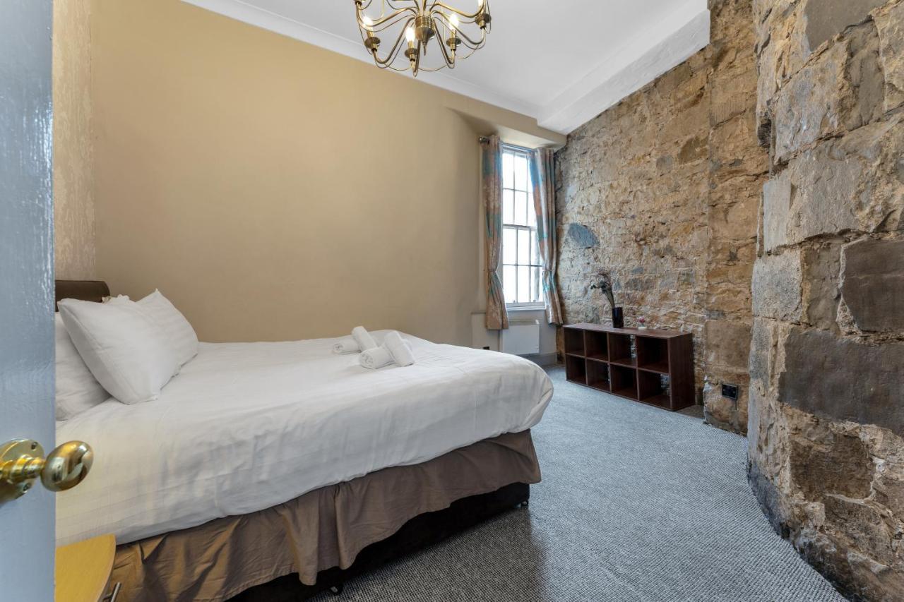 Unique 2 Bedroom Castle - Near Castle & Royal Mile Apartment Edinburgh
