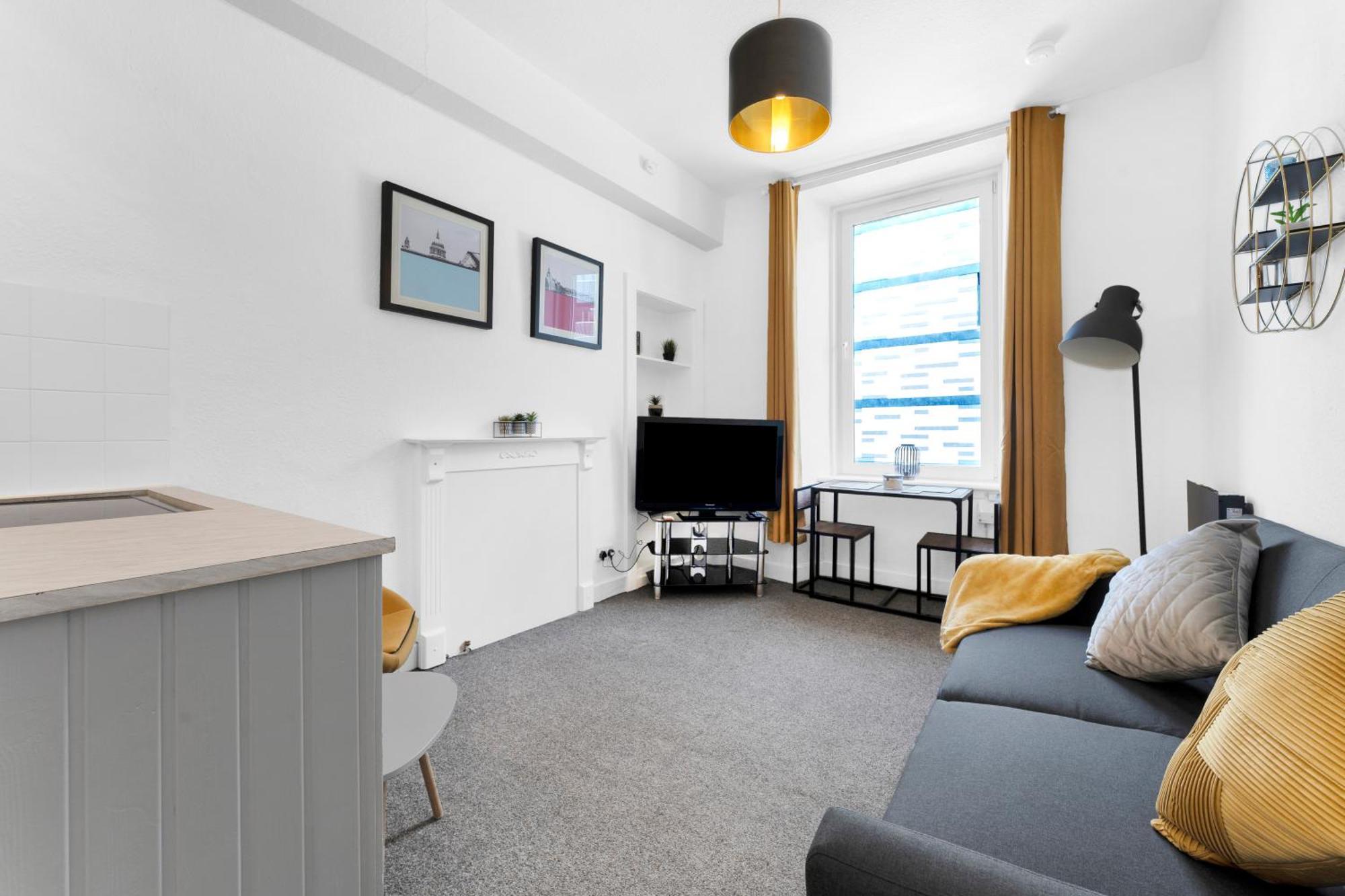 Modern & Spacious 1 Bedroom - Close To Centre - Sleeps Up To 3 Guests Apartment
