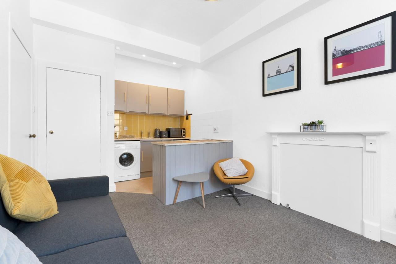 Modern & Spacious 1 Bedroom - Close To Centre - Sleeps Up To 3 Guests Apartment