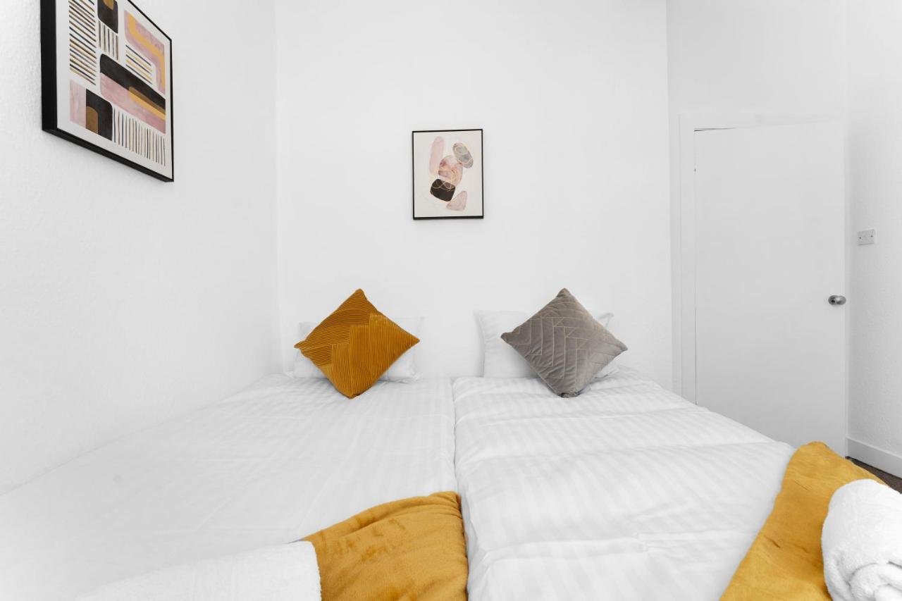 Apartment Modern & Spacious 1 Bedroom - Close To Centre - Sleeps Up To 3 Guests *