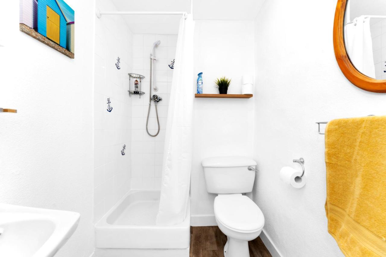Apartment Modern & Spacious 1 Bedroom - Close To Centre - Sleeps Up To 3 Guests