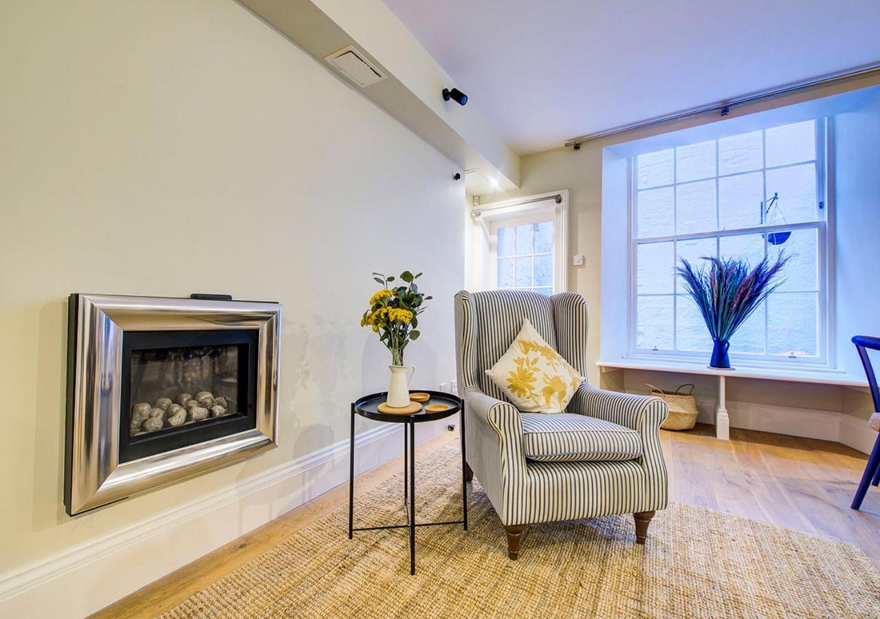 Super Castle Basement Apartment
